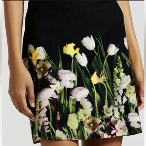 VICTORIA BECKHAM For Target Black Satin Photo Floral Mini Skirt, Size Small